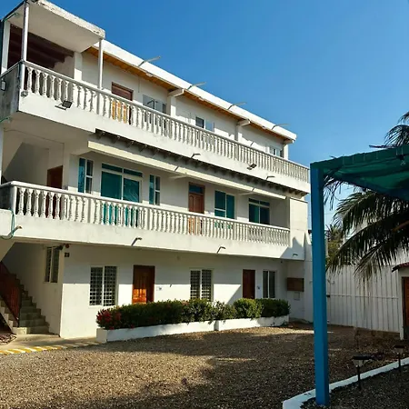 Pinos Club Manzanillo