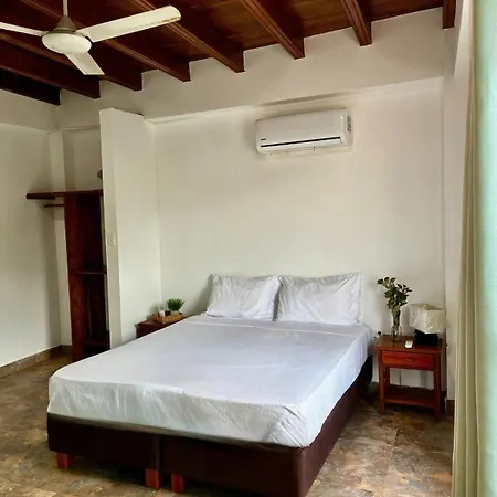 Hotel Pinos Club Manzanillo 3*