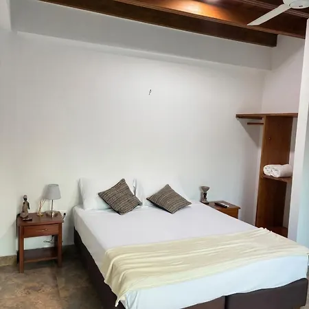 Hotel Pinos Club Manzanillo